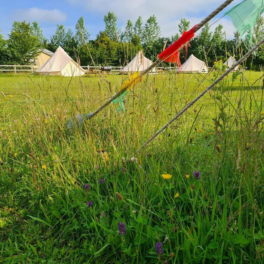 Bell Tent Glamping At Marwell Resort Winchester Extérieur photo